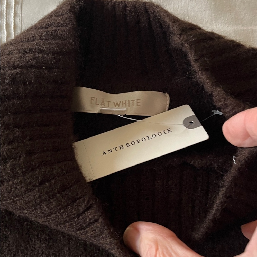 FLAT WHITE MOCK-NECK EMBROIDERED DOG SWEATER - Picture 9 of 11